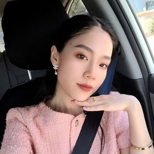 Meet your Posher, Khue